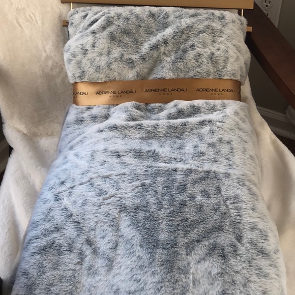 Details about / Adrienne Landau Faux Fur Throw Blanket Gold Tone Roses Heavy Soft 50 x 70 NWT